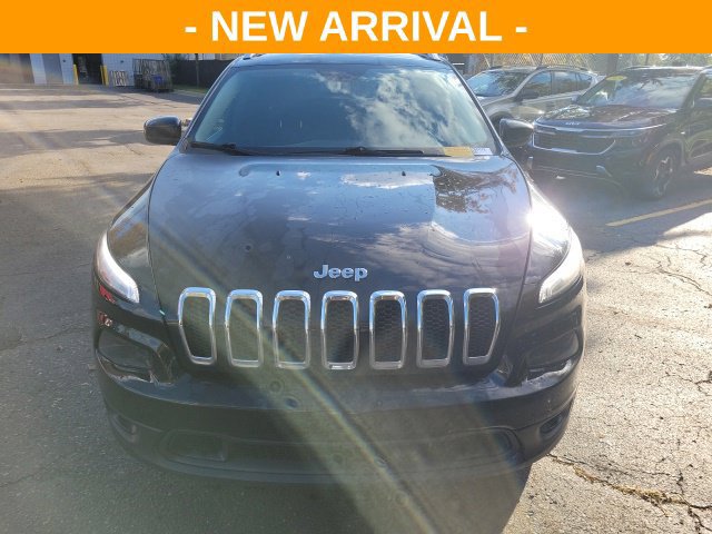 Used 2015 Jeep Cherokee Latitude w/ Cold Weather Group FWD image 8
