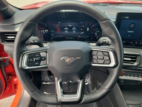 Used 2025 Ford Mustang Coupe RWD image 14