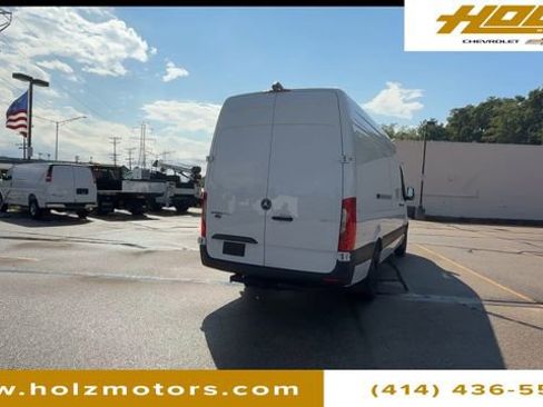 Used 2025 Mercedes-Benz Sprinter 2500 image 2