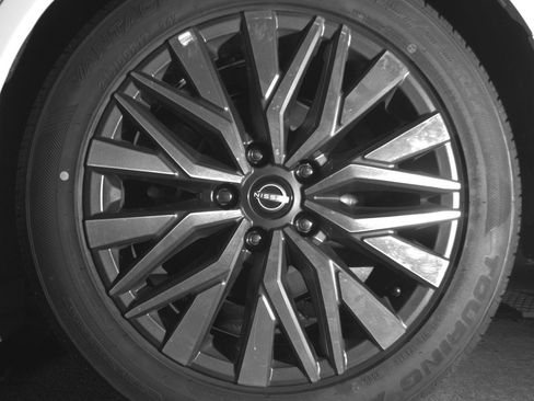 Used 2025 Nissan Altima 2.5 SV FWD image 14