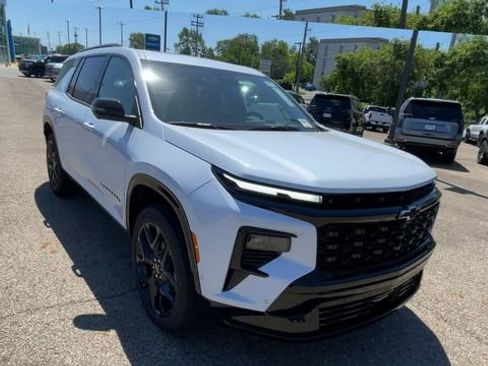 New 2026 Chevrolet Traverse RS w/ LPO, Floor Liner Package AWD/4WD image 4