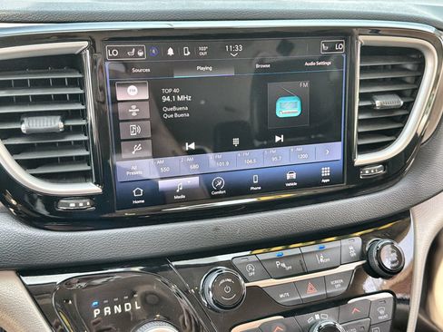 Used 2023 Chrysler Pacifica Touring-L FWD image 16