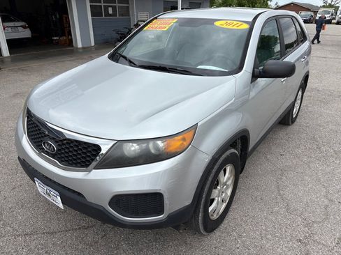 Used 2011 Kia Sorento 2WD image 7