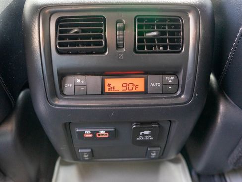 Used 2019 Nissan Pathfinder SL image 14