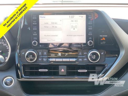 Used 2021 Toyota Highlander XLE AWD/4WD image 25