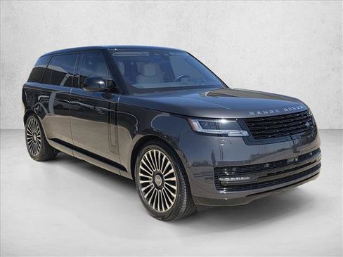 Used 2023 Land Rover Range Rover Long Wheelbase SE image 3