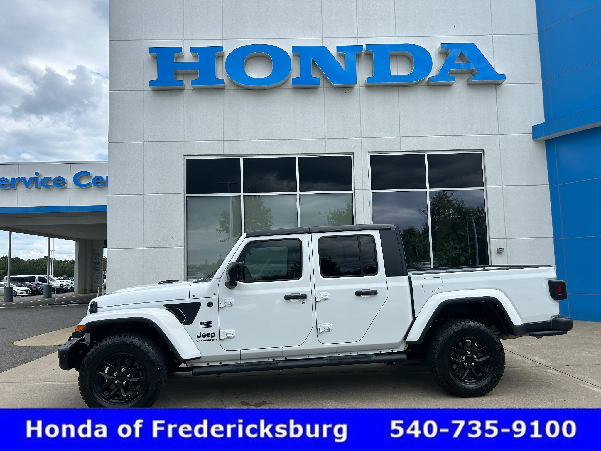 Used 2023 Jeep Gladiator Sport AWD/4WD image 1