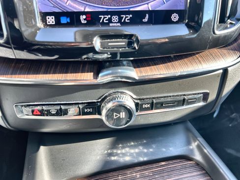 Used 2022 Volvo XC60 B5 Inscription w/ Climate Package image 20