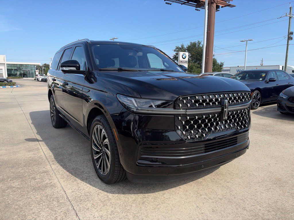 Used 2025 Lincoln Navigator Black Label AWD/4WD image 7