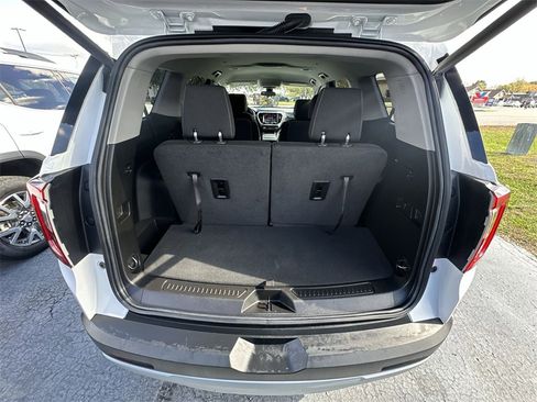 Certified 2023 GMC Acadia SLE w/ Driver Convenience Package image 23