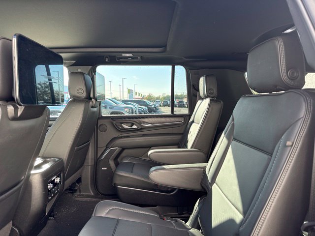 Used 2024 GMC Yukon XL Denali w/ Advanced Technology Package AWD/4WD image 12