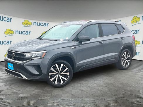 Used 2022 Volkswagen Taos SE w/ Panoramic Sunroof Package image 3