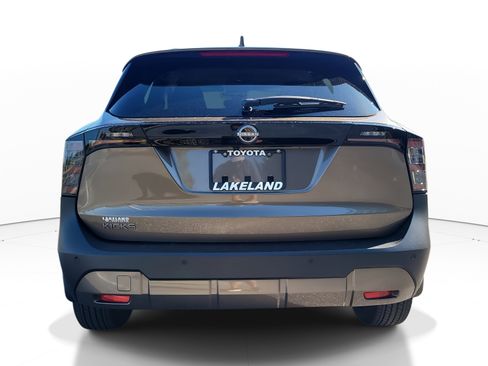 Used 2025 Nissan Kicks SV image 6