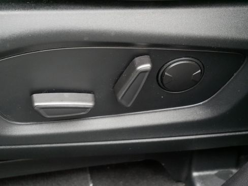 Used 2022 Ford Explorer XLT w/ Equipment Group 202A image 12