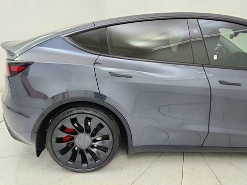 Used 2025 Tesla Model Y Performance image 12