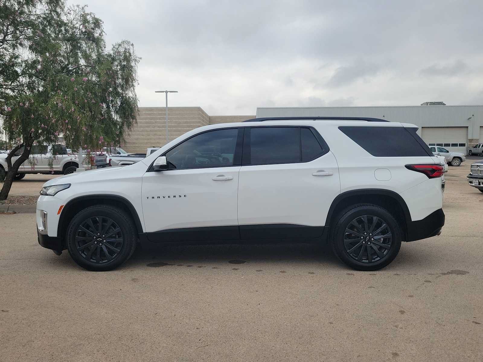 Used 2023 Chevrolet Traverse RS FWD image 5