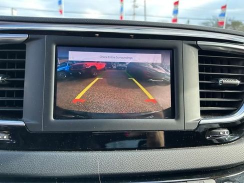 Used 2022 Chrysler Voyager LX FWD image 18