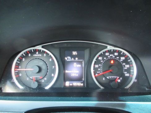 Used 2017 Toyota Camry SE image 10