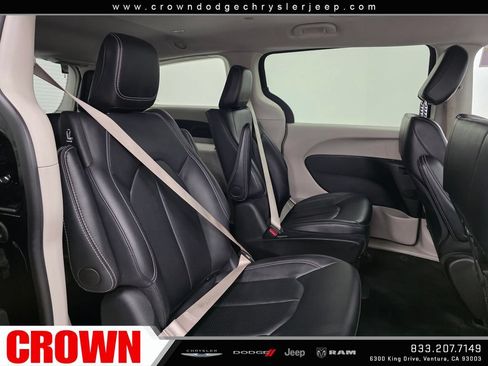 Used 2024 Chrysler Pacifica Limited FWD image 12