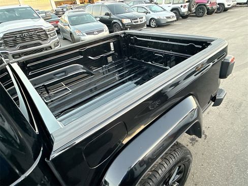 Used 2021 Jeep Gladiator Overland image 29