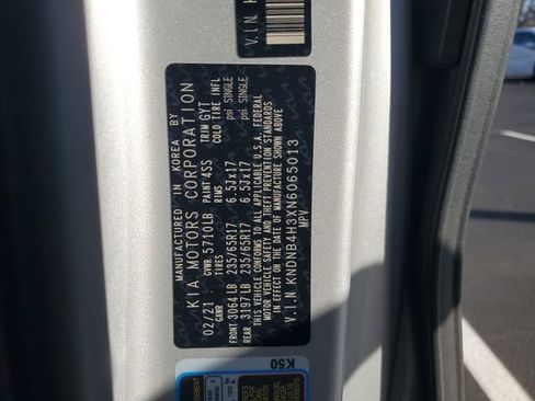 Used 2022 Kia Carnival LX image 42