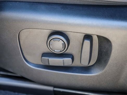 Used 2025 Land Rover Range Rover Velar Dynamic SE image 19