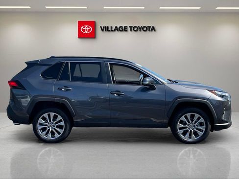Certified 2022 Toyota RAV4 XLE Premium FWD image 6