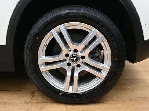 Used 2022 Mercedes-Benz GLA 250 w/ Premium Package Lite image 13
