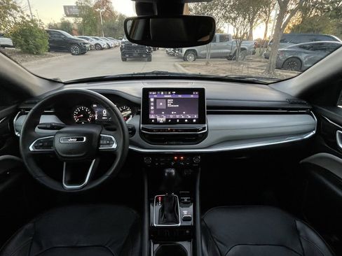 Used 2023 Jeep Compass Limited image 10