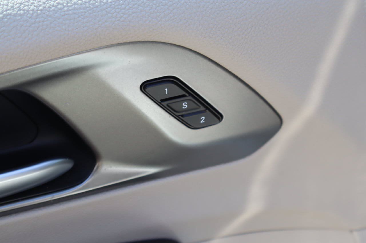 Used 2024 Chrysler Pacifica Touring-L FWD image 21