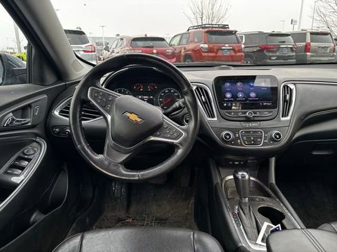 Used 2020 Chevrolet Malibu LT w/ Leather Package image 12