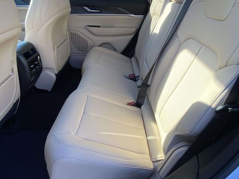 New 2025 Jeep Grand Cherokee Limited w/ Luxury Tech Group II image 12