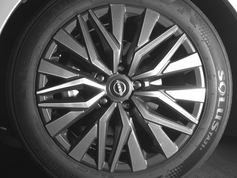 Used 2025 Nissan Altima 2.5 SV image 12