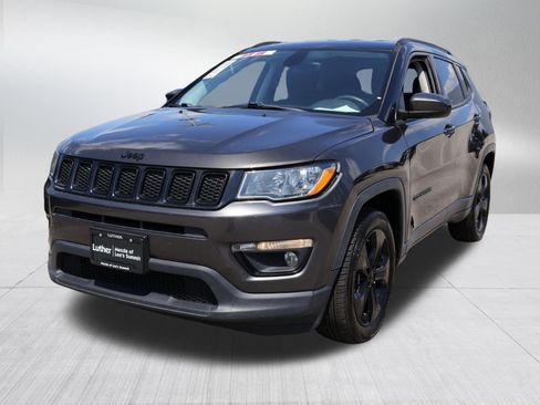 Used 2018 Jeep Compass Latitude FWD image 3