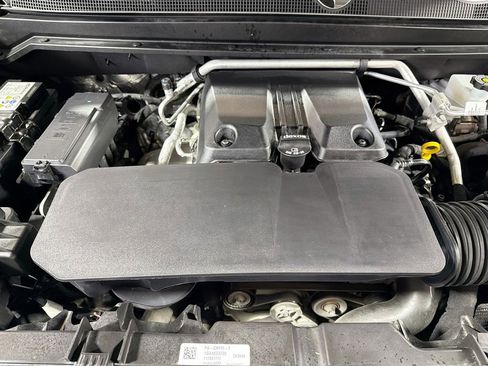 Used 2023 Chevrolet Colorado Trail Boss AWD/4WD image 31