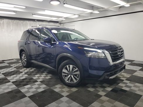 Used 2022 Nissan Pathfinder SL image 1