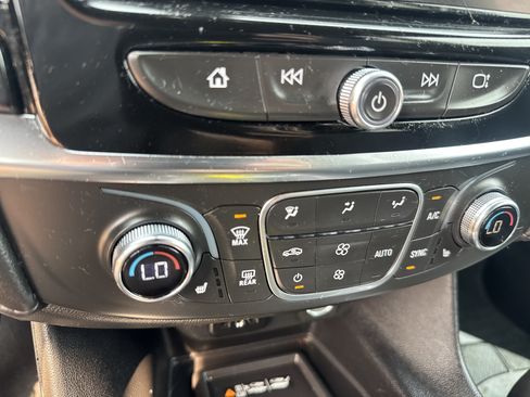 Used 2023 Chevrolet Traverse LT w/ LPO, Floor Liner Package AWD/4WD image 28