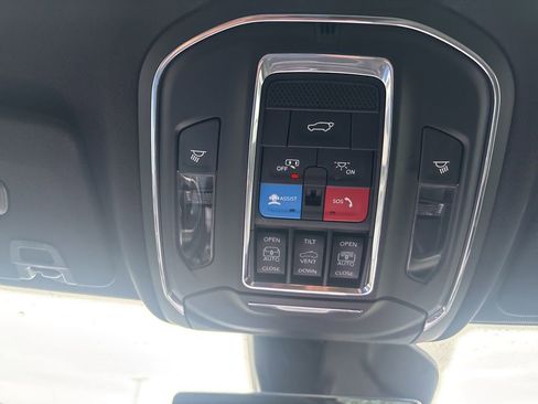 Used 2024 Jeep Grand Cherokee L Limited w/ Luxury Tech Group II image 31