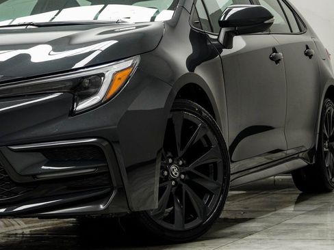 Used 2023 Toyota Corolla SE image 3