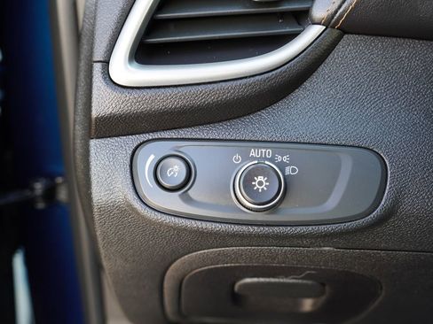 Used 2019 Chevrolet Trax LT w/ LT Convenience Package image 22