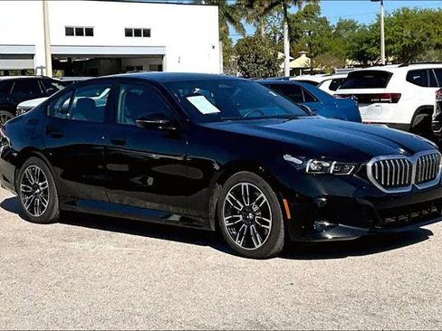 Used 2026 BMW 530i xDrive AWD/4WD image 2