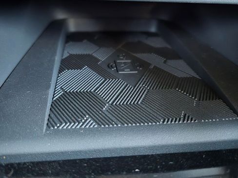 Used 2025 Nissan Versa SR w/ Trunk Package image 22