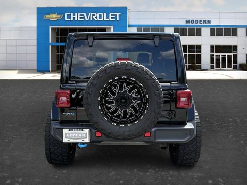 Used 2022 Jeep Wrangler Unlimited Sahara w/ Cold Weather Group AWD/4WD image 4