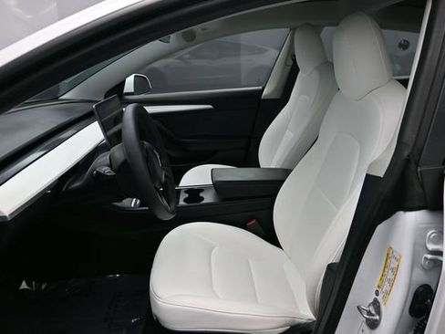 Used 2022 Tesla Model 3 Standard Range RWD image 7