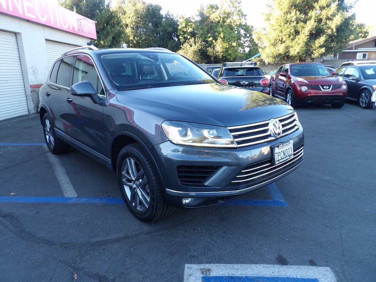 Used 2016 Volkswagen Touareg VR6 AWD/4WD image 2