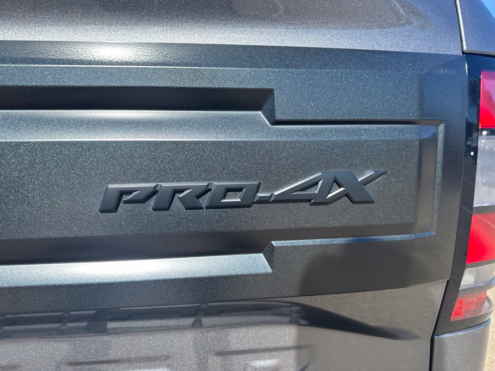 Used 2025 Nissan Frontier PRO-4X AWD/4WD image 6