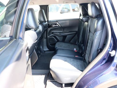 Used 2024 Mitsubishi Outlander AWD image 12