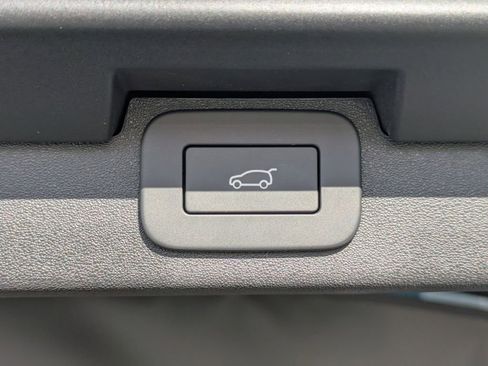 New 2026 Land Rover Discovery Limited Edition image 13