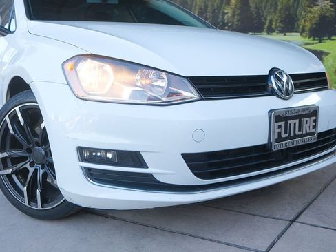 Used 2017 Volkswagen Golf SEL image 7