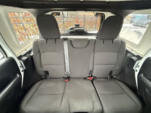 Used 2022 Jeep Wrangler Unlimited Sahara w/ LED Lighting Group image 28